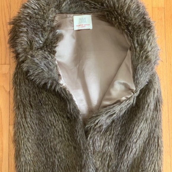 Martin Aston London Faux Fur Vest - Picture 2 of 3